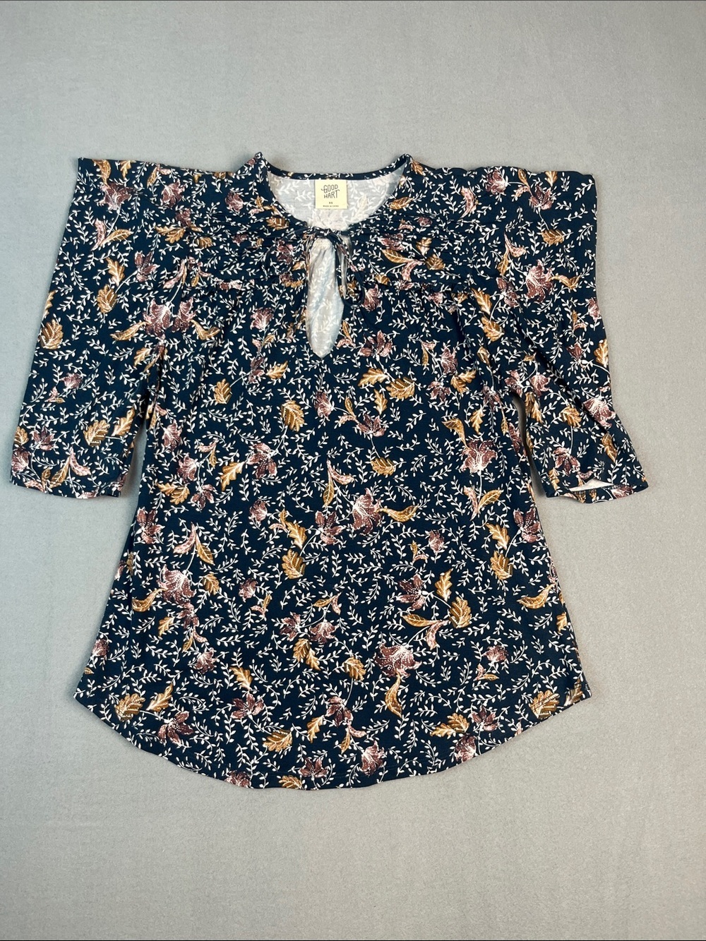 Good Hart Floral Tie-Neck Navy Women's Top
Size: XS
